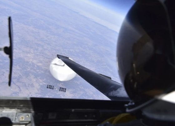 A pilot looks down upon a suspected Chinese spy balloon on Feb. 3, 2023. (US Air Force)