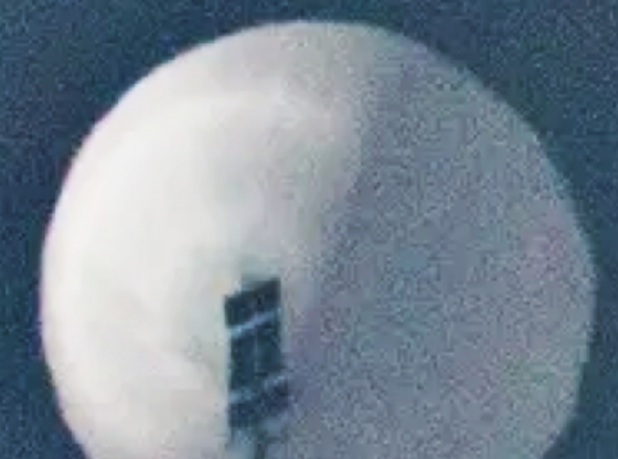 Zoomed in photo of Chinese spy balloon.
